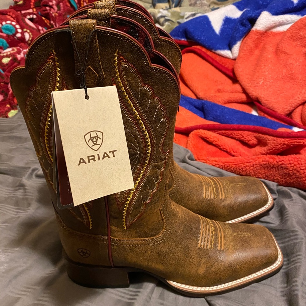 BRAND NEW ARIAT BOOTS